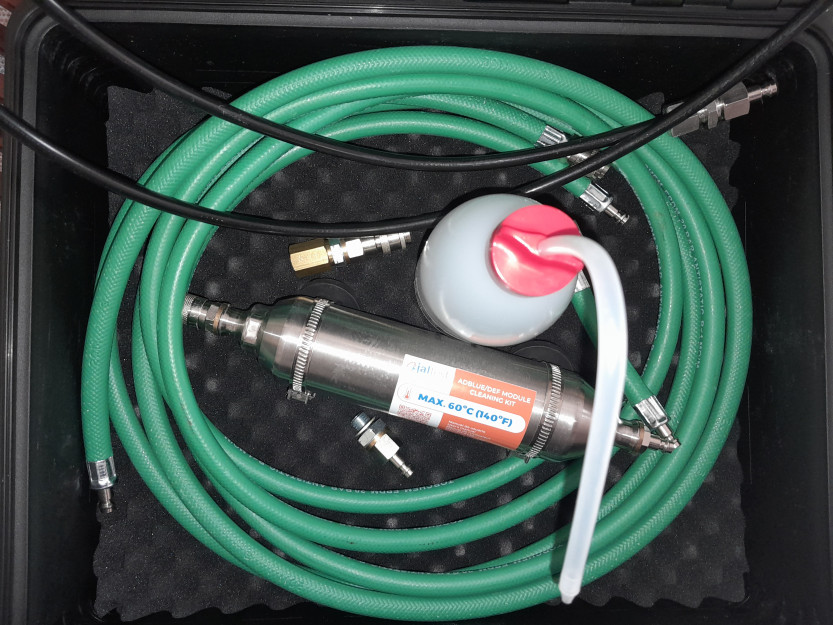 Jaltest Toos -laukku sisältä